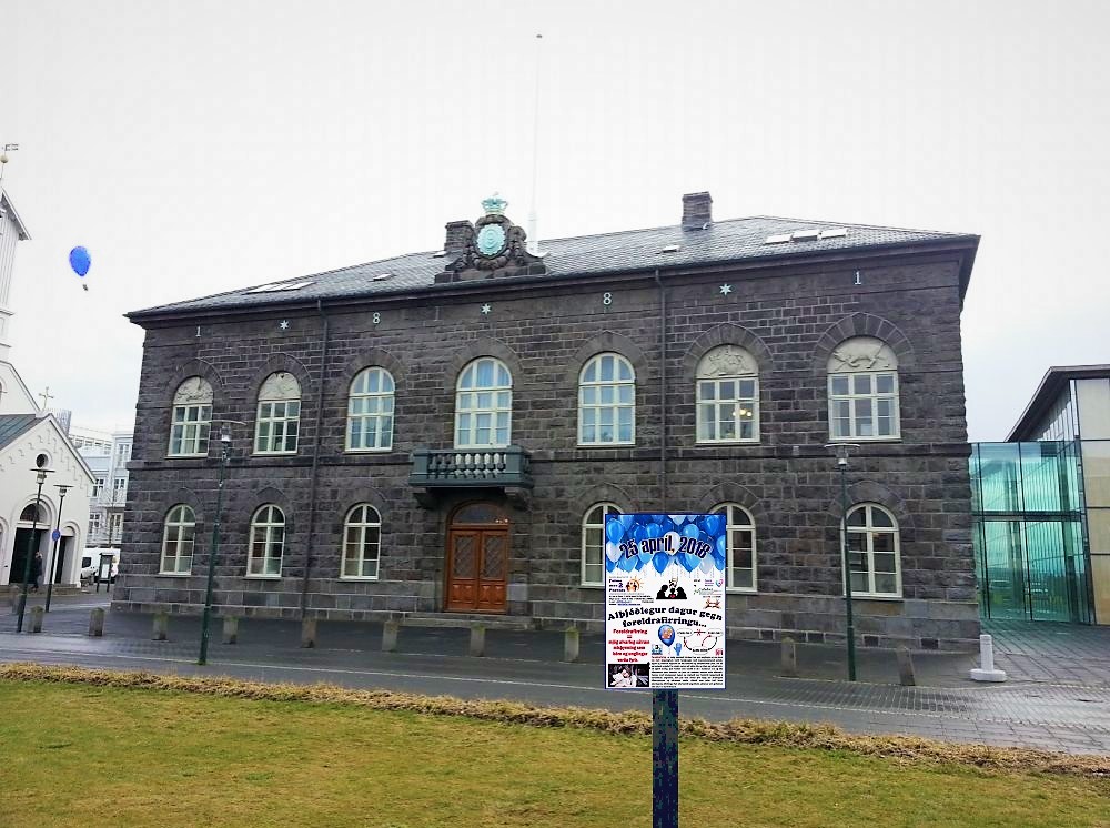 Austurvollur square 239148