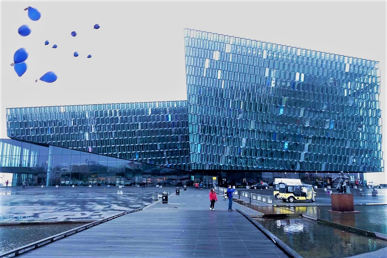 Island reykjavik sehenswurdigkeiten konzerthalle au en mit fassade von olafur eliasson
